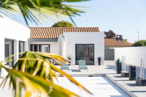 Villa Contemporaine derrière Les Parcs