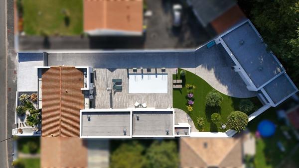 Villa Contemporaine derrière Les Parcs