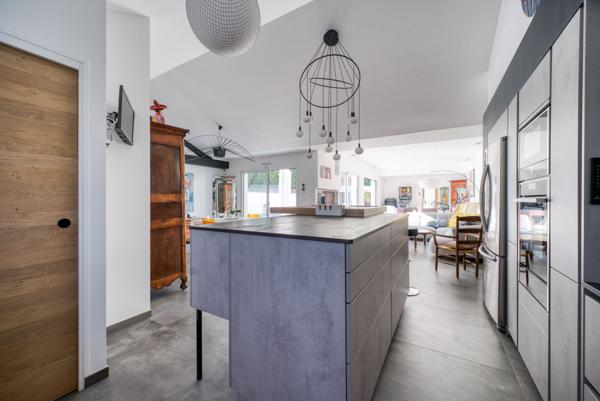 Villa Contemporaine derrière Les Parcs