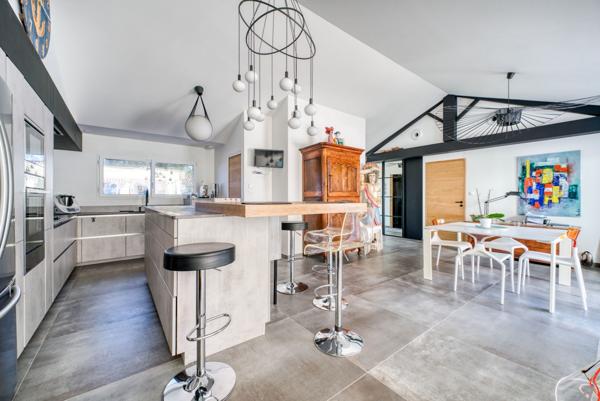 Villa Contemporaine derrière Les Parcs