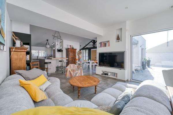 Villa Contemporaine derrière Les Parcs