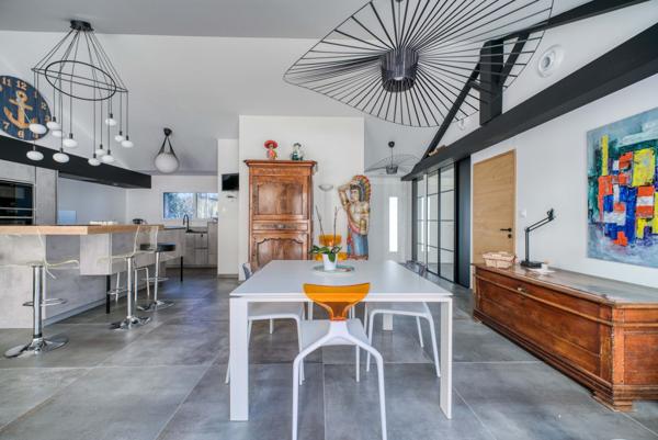 Villa Contemporaine derrière Les Parcs