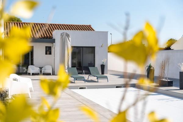 Villa Contemporaine derrière Les Parcs