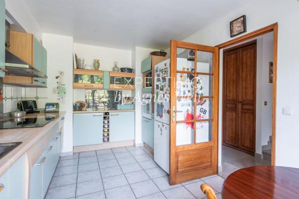 Rueil-Malmaison (92500) RUEIL-MALMAISON - BUZENVAL - MAISON FAMILIALE 7 PIECES AVEC TERRASSE ET JARDIN