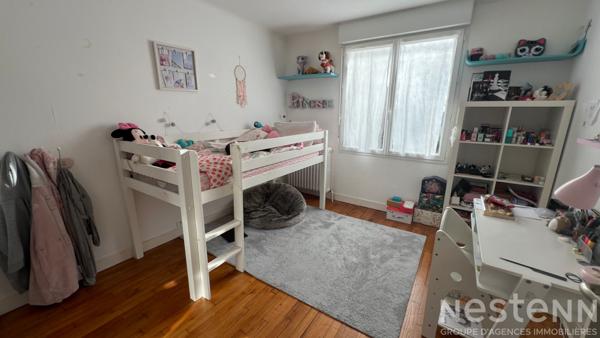 Maison familiale de 159 m² au sol, quatre chambres et avec un appartement indépendant - proche du bourg de Pluneret