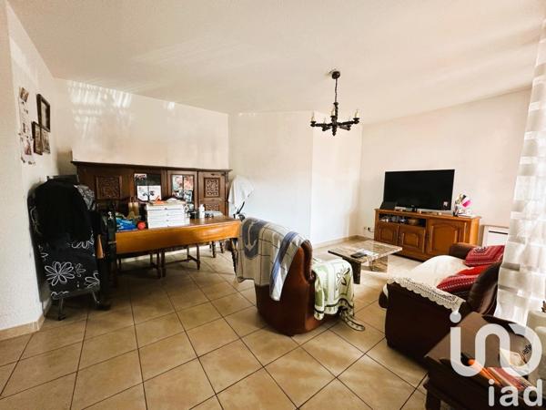 Appartement 2 pièces de 47 m² à Milhaud (30540)