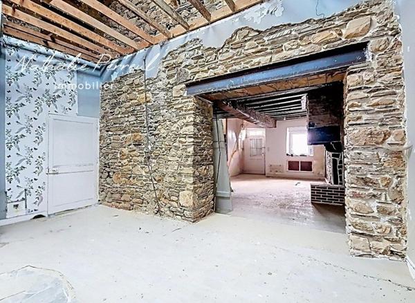 HYPER CENTRE - MAISON EN PIERRE A RENOVER