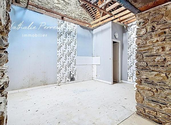 HYPER CENTRE - MAISON EN PIERRE A RENOVER