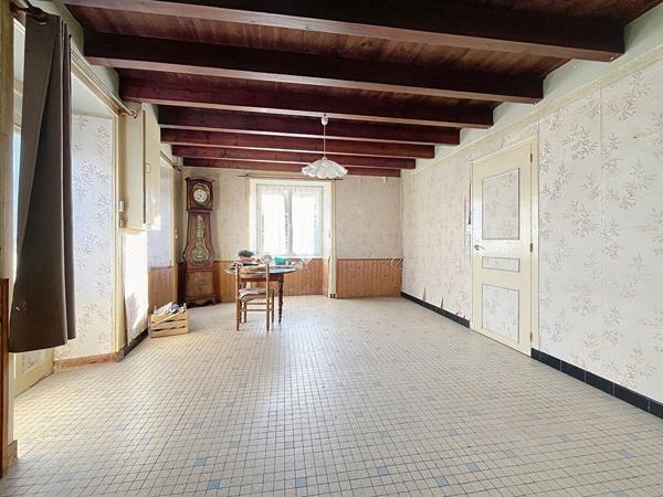 A vendre en exclusivité! Belle maison à fort potentiel, située à 15 minutes de Niort sur la commune de Benêt.