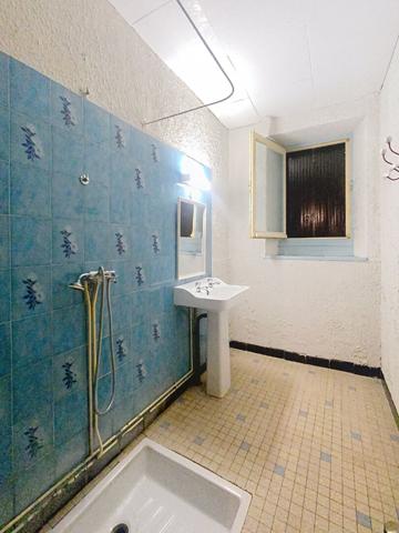 A vendre en exclusivité! Belle maison à fort potentiel, située à 15 minutes de Niort sur la commune de Benêt.