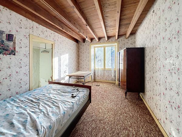 A vendre en exclusivité! Belle maison à fort potentiel, située à 15 minutes de Niort sur la commune de Benêt.