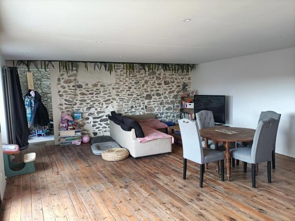 Maison en pierres rénovée à proximité d'Ardes sur Couze