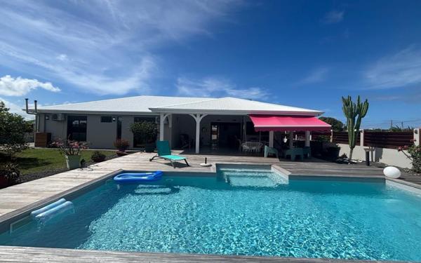 Maison à louer    5 pièces •  Saint-François