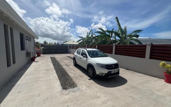 Maison à louer    5 pièces •  Saint-François