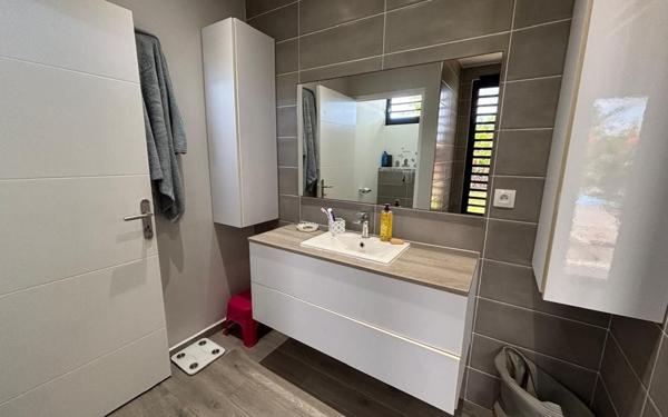 Maison à louer    5 pièces •  Saint-François