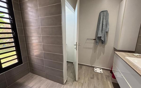 Maison à louer    5 pièces •  Saint-François