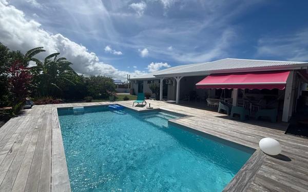 Maison à louer    5 pièces •  Saint-François