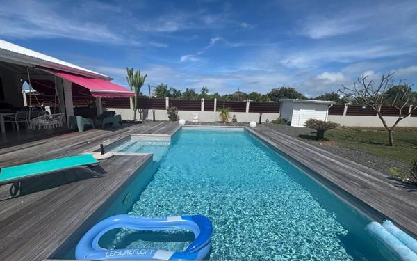 Maison à louer    5 pièces •  Saint-François