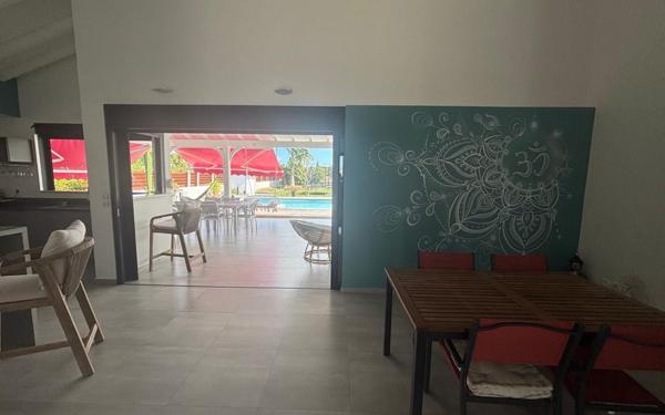 Maison à louer    5 pièces •  Saint-François