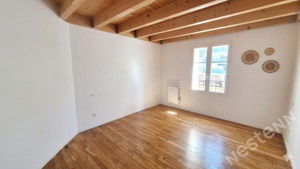 Maison de ville au centre de Chalon, 3 chambres, coin bureau, DPE C, avec possibilité de garage à louer