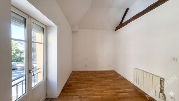 Maison de ville au centre de Chalon, 3 chambres, coin bureau, DPE C, avec possibilité de garage à louer