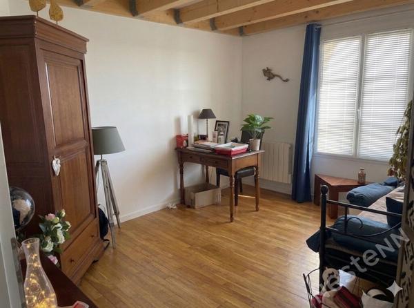 Maison de ville au centre de Chalon, 3 chambres, coin bureau, DPE C, avec possibilité de garage à louer