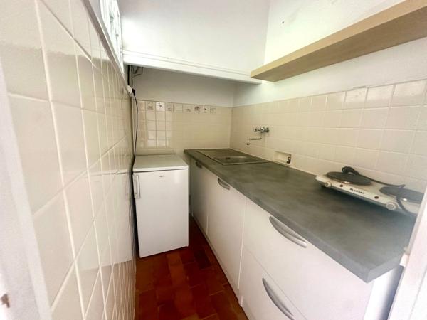 AIX EN PROVENCE - PROCHE PLACE DE LA ROTONDE - T1 dernier étage avec balcon