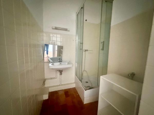 AIX EN PROVENCE - PROCHE PLACE DE LA ROTONDE - T1 dernier étage avec balcon