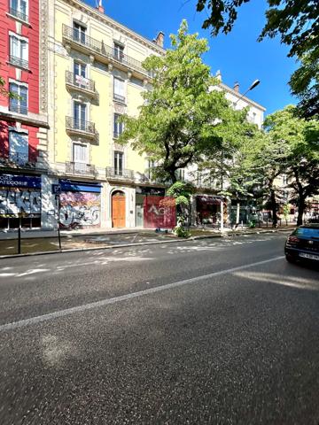 GAMBETTA - CHAMPIONNET - T3 EN DUPLEX AVEC TERRASSE