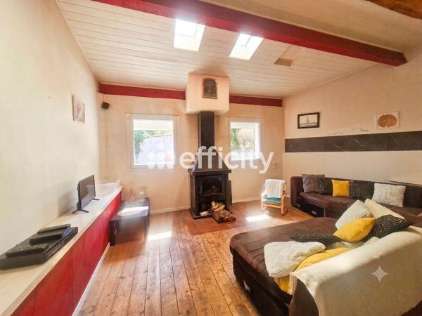 Maison
         5 pièces
        - 153 m² Exclusivité 222 000 € *