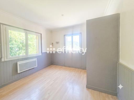 Maison
         5 pièces
        - 153 m² Exclusivité 222 000 € *