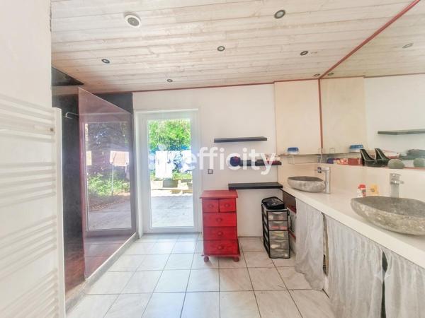 Maison
         5 pièces
        - 153 m² Exclusivité 222 000 € *