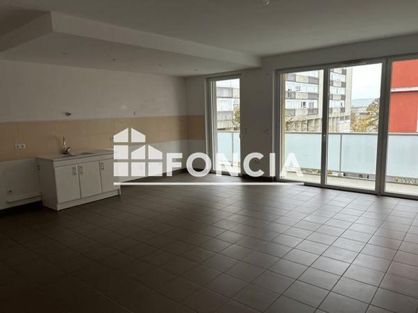 Location Appartement 2 pièces 71.9 m² - 47 RUE PIERRE TAITTINGER Reims 51100