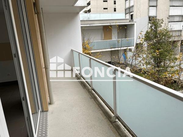 Location Appartement 2 pièces 71.9 m² - 47 RUE PIERRE TAITTINGER Reims 51100