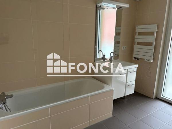 Location Appartement 2 pièces 71.9 m² - 47 RUE PIERRE TAITTINGER Reims 51100