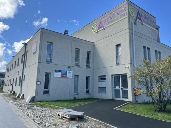 BUREAUX à VENDRE de 1028 m²