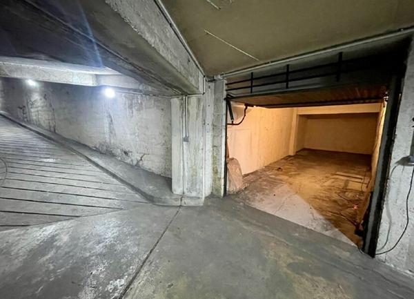 Stationnement à vendre    23 m2 Paris 19