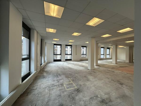 BUREAUX à LOUER de 307.7 m²