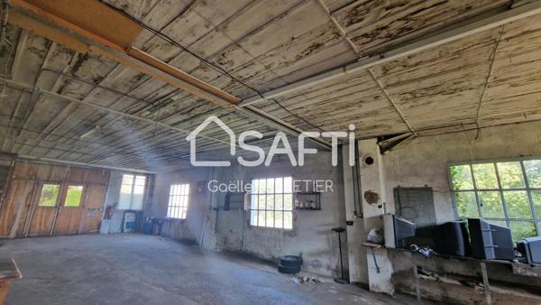 Mamirolle centre- maison mitoyenne-surface brute de 170 m2 avec jardin et parking.