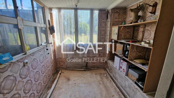 Mamirolle centre- maison mitoyenne-surface brute de 170 m2 avec jardin et parking.