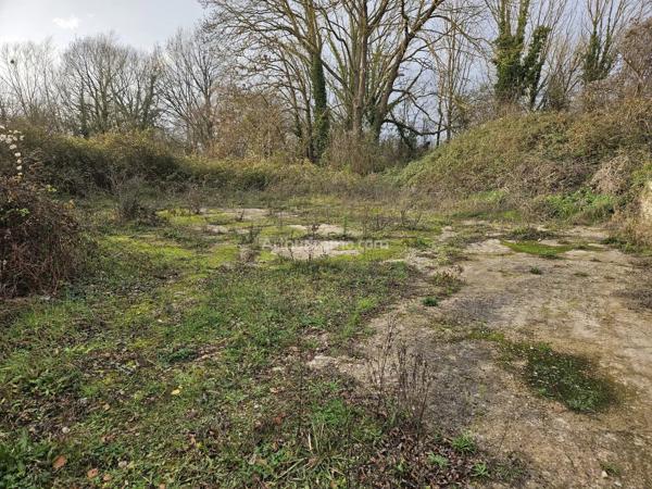 Vente                                                      Garage
                        
                                         120 m2                     à Fleury-sur-Orne