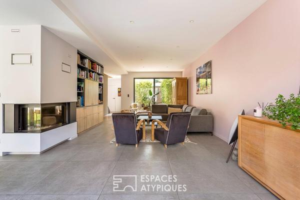 Maison contemporaine avec jardin et piscine et sa dépendance