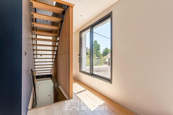 Maison contemporaine avec jardin et piscine et sa dépendance