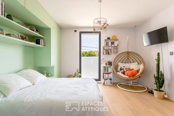 Maison contemporaine avec jardin et piscine et sa dépendance