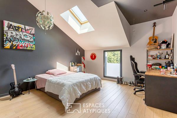 Maison contemporaine avec jardin et piscine et sa dépendance