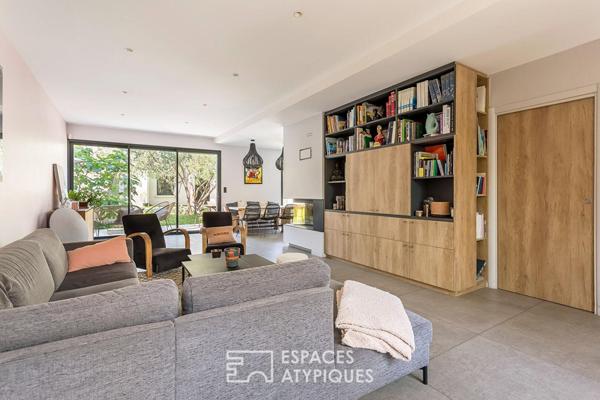 Maison contemporaine avec jardin et piscine et sa dépendance