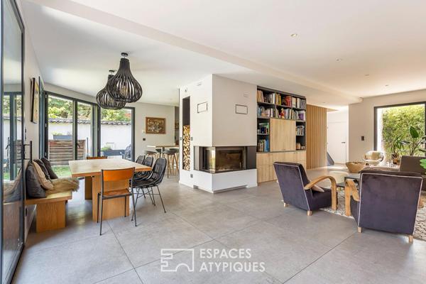 Maison contemporaine avec jardin et piscine et sa dépendance