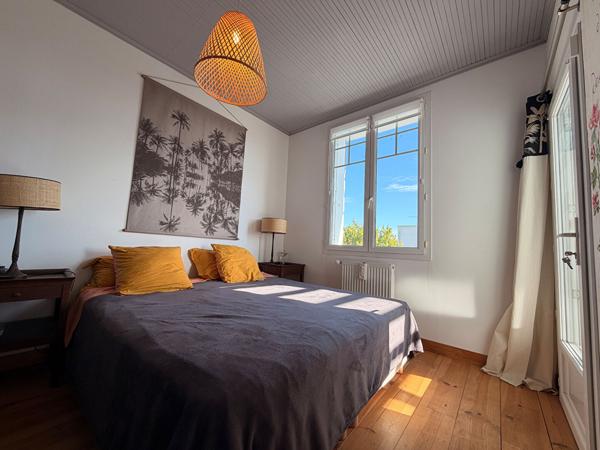 Rochefort : A 2 min du Centre-ville : Maison rénovée 3 chambres, garage et jardin privatif