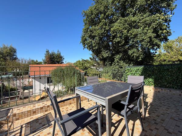 Rochefort : A 2 min du Centre-ville : Maison rénovée 3 chambres, garage et jardin privatif
