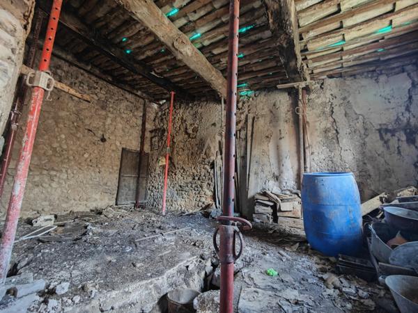 PUIMOISSON - GRANGE - 35 M² - TERRAIN 128 M² - TRAVAUX - 17 000 